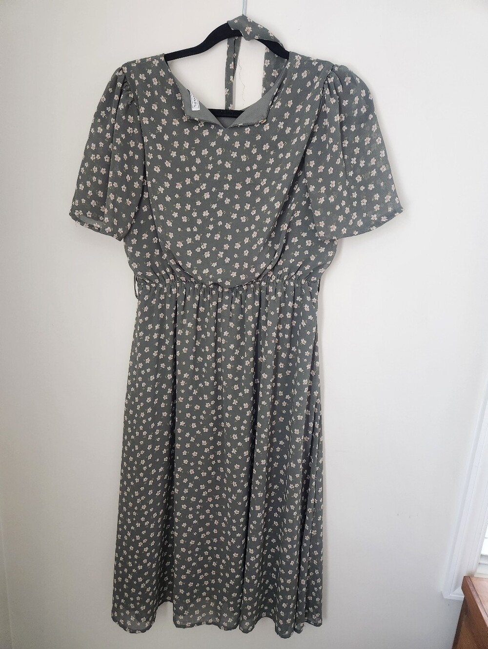 The Mainstreet Exchange - Women's Green Floral Midi Dress